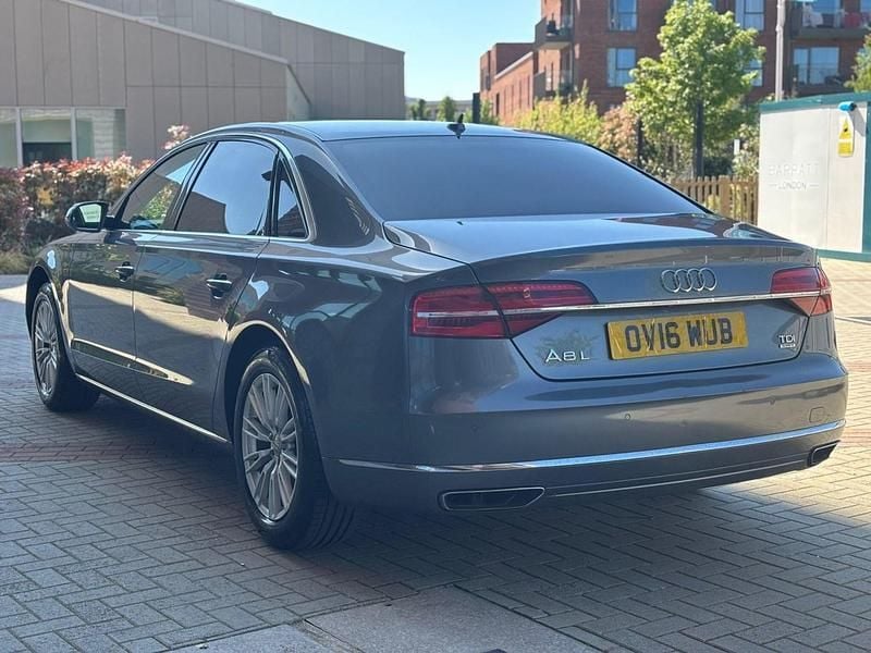 Used Audi A8 Advanced 262 HP (192 kW) 2016 Grey Sedan