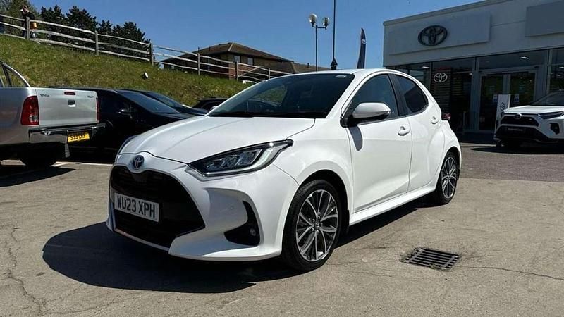Second-hand Toyota Yaris Hybrid 116 CP (85 kW) 2023 Alb Hatchback