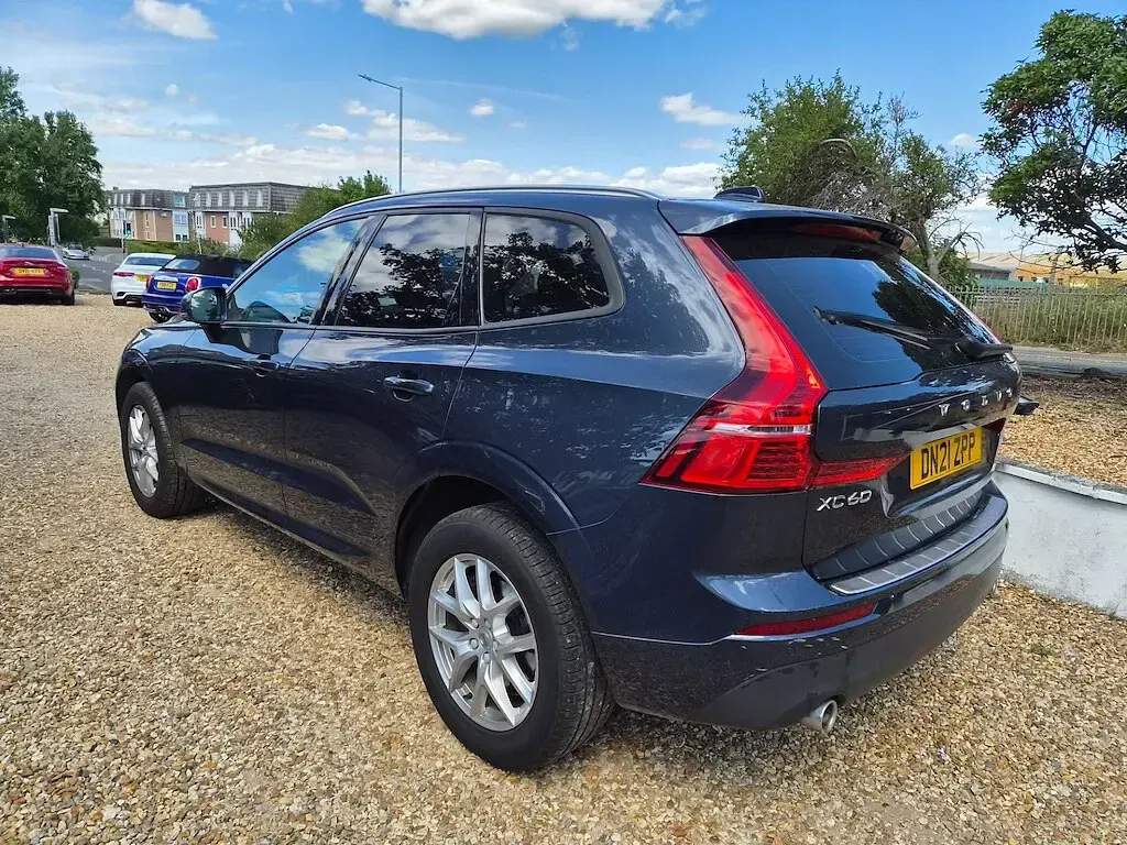 Used Volvo XC60 Momentum 2021 Blue SUV