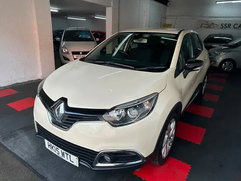 Used Renault Captur Dynamique 90 HP (66 kW) 2015 White SUV