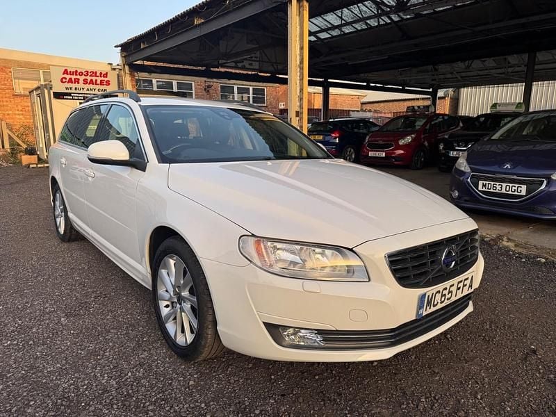 Used Volvo V70 SE 181 HP (133 kW) 2015 White Estate