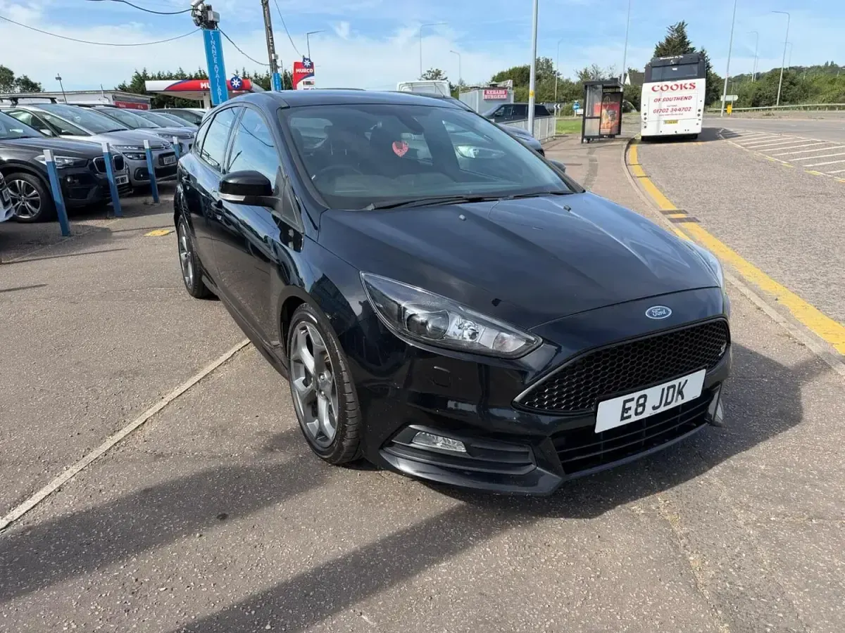 Used Ford Focus ST 250 HP (183 kW) 2017 Black Hatchback