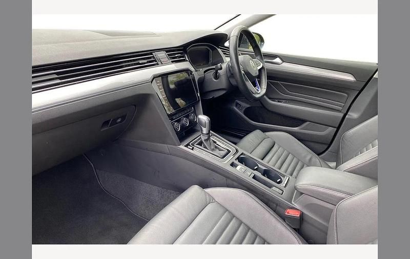Usado VW Passat Advance 218 HP (160 kW) 2020 Preto Sedan