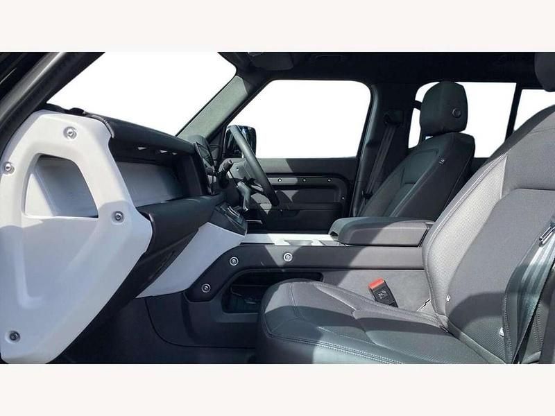 Used Land Rover Defender SE Dynamic 250 HP (183 kW) 2025 Santorini black SUV