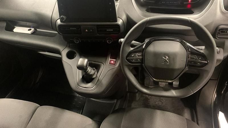 Black Used 2022 Peugeot Partner Premium MPV | £7,990 (Super price) - Image 1/4