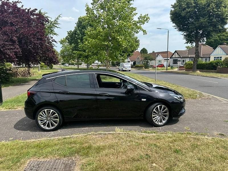 Second-hand Vauxhall Astra 148 CP (108 kW) 2019 Negru Hatchback