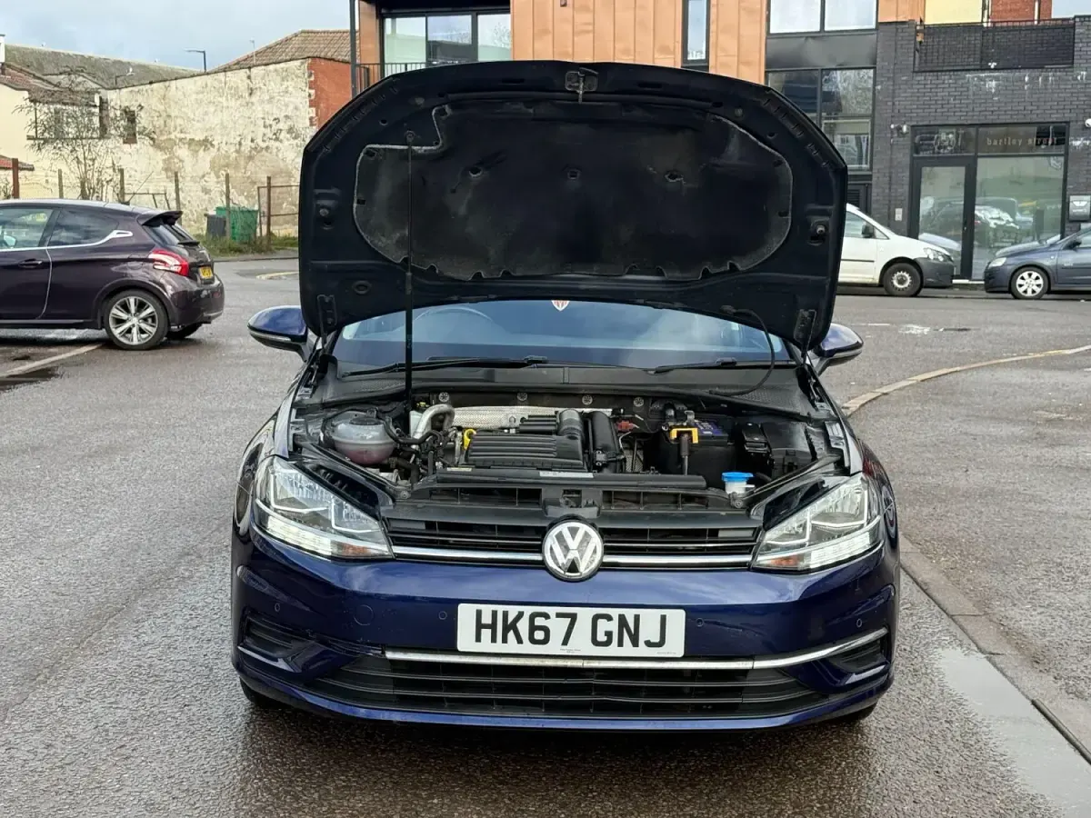 Begagnad VW Golf VII SE 125 HK (91 kW) 2017 Blå Halvkombi