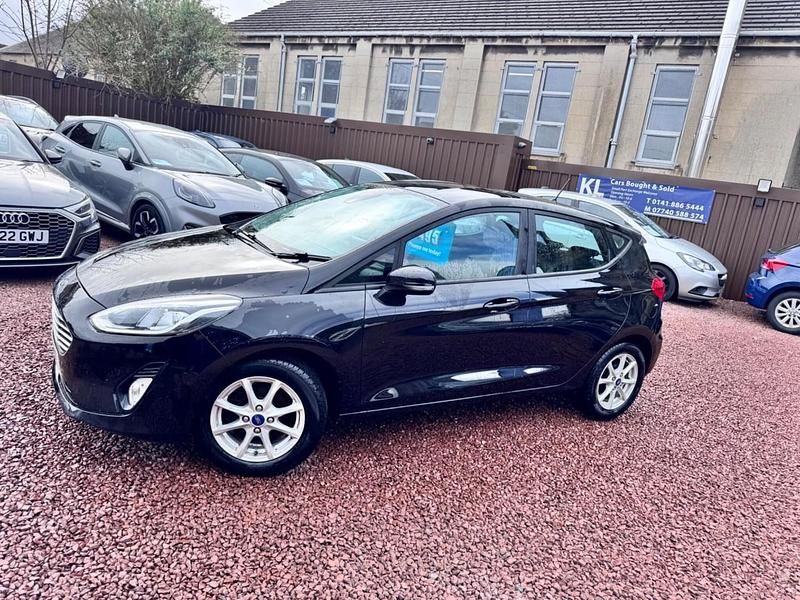 Używany Ford Fiesta Zetec 100 KM (73 kW) 2019 Czarny Hatchback