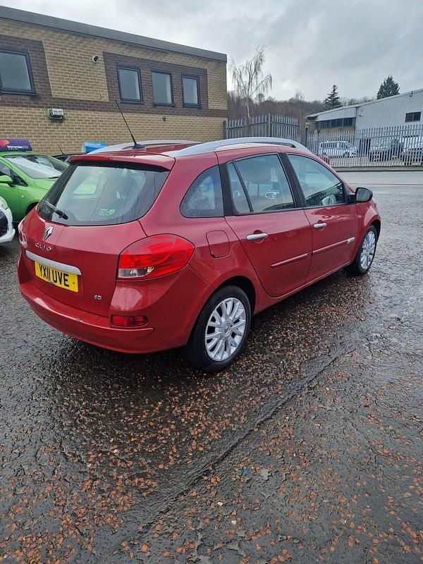 Used Renault Clio GrandTour Dynamique 2011 Red Estate