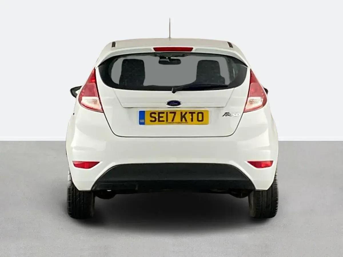 Used Ford Fiesta Zetec 82 HP (60 kW) 2017 White Hatchback