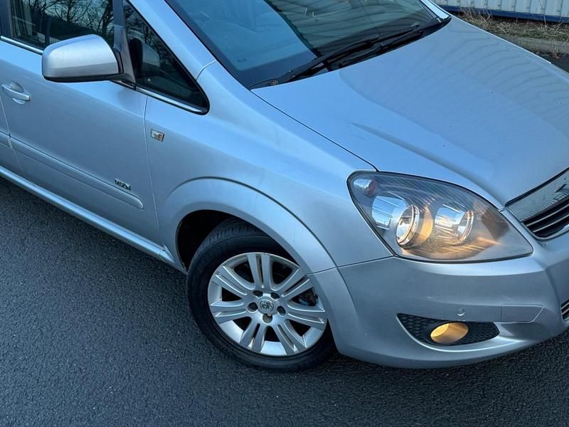 Used Vauxhall Zafira Design Edition 110 HP (80 kW) 2013 Silver MPV