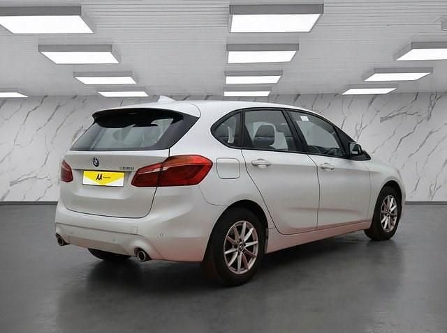 Begagnad BMW 220 Advantage 192 HK (141 kW) 2018 Vit Minibuss