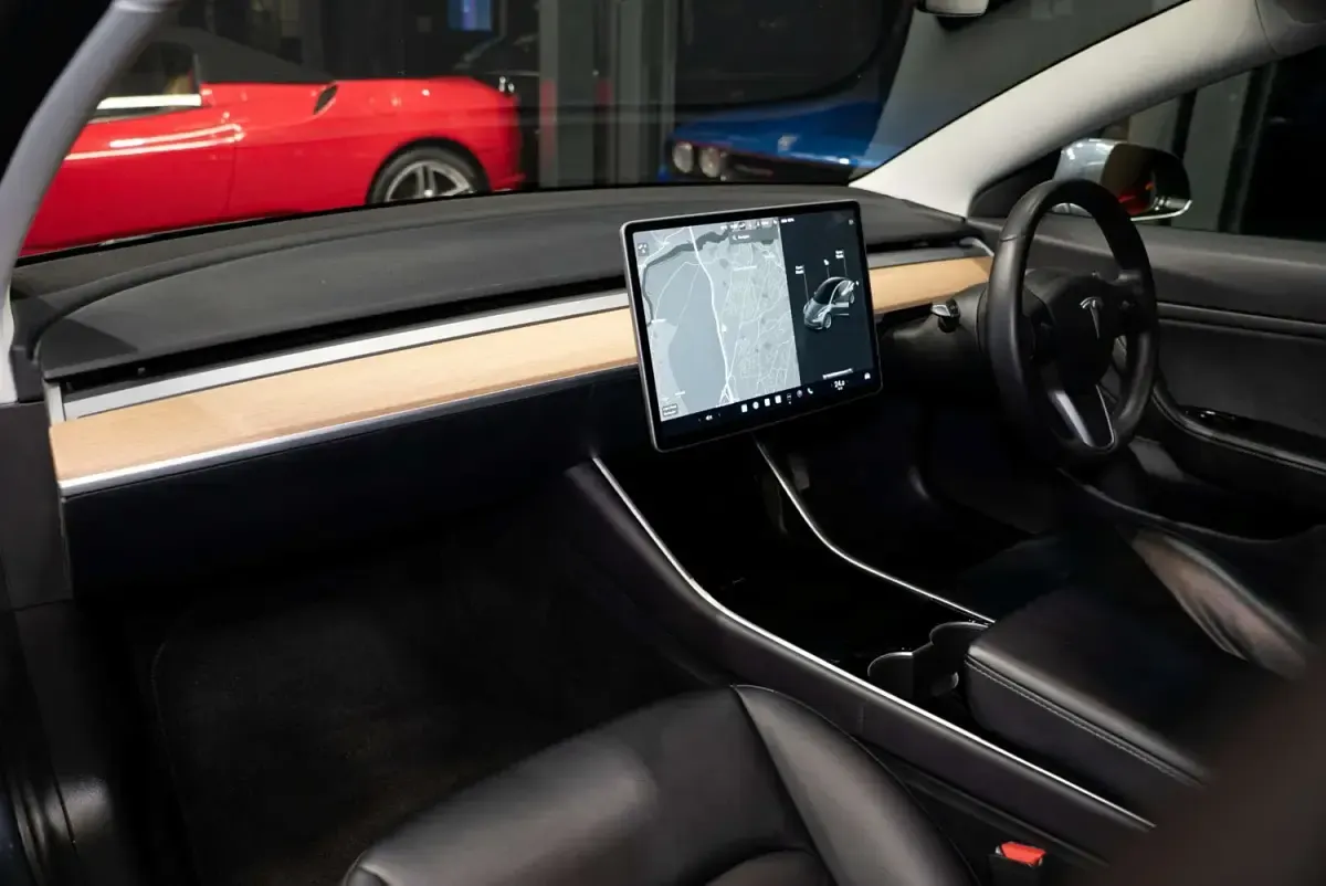 Usado Tesla Model 3 Standard Range Plus 239 kW (325 HP) 2020 Cinzento Sedan