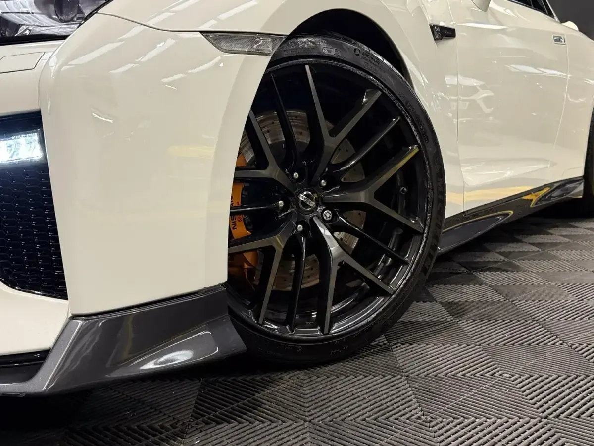 Used Nissan GT-R Prestige 570 HP (419 kW) 2016 White Coupe