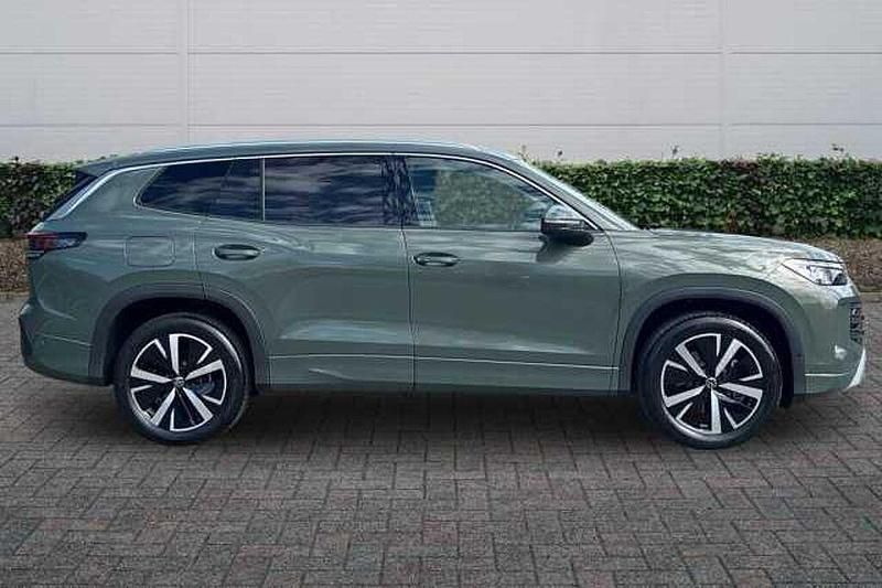 Neu VW Tayron Elegance 150 PS (110 kW) 2026 Grün SUV