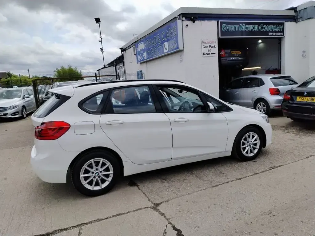 Used BMW 216 Active Tourer Performance 116 HP (85 kW) 2015 White MPV