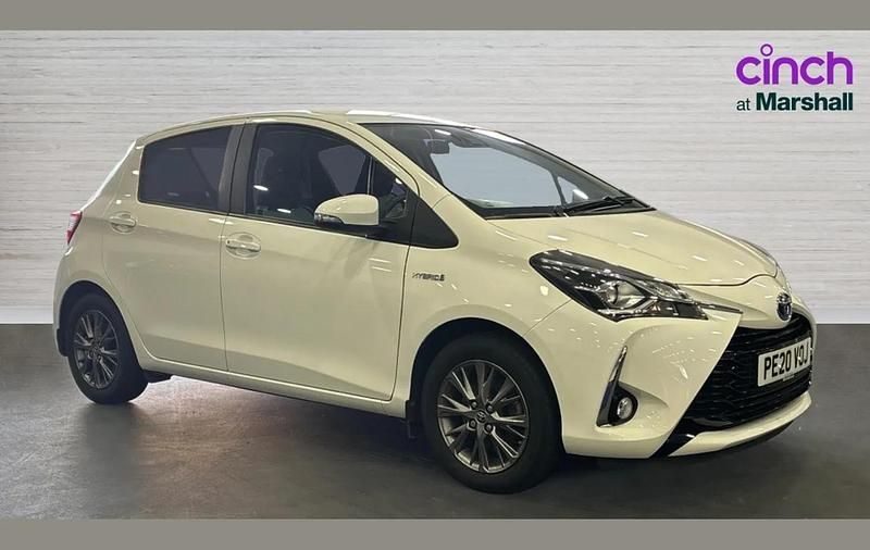 Used Toyota Yaris Hybrid 99 HP (72 kW) 2020 White Hatchback