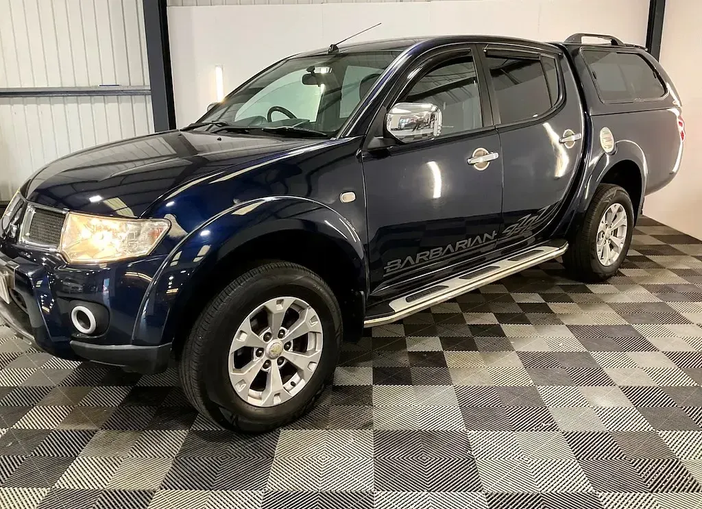 Second-hand Mitsubishi L200 176 CP (129 kW) 2011 Albastru Pickup