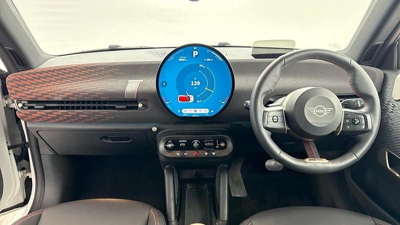 Used Mini Cooper SE Hatch 158 kW (215 HP) 2024 White Hatchback