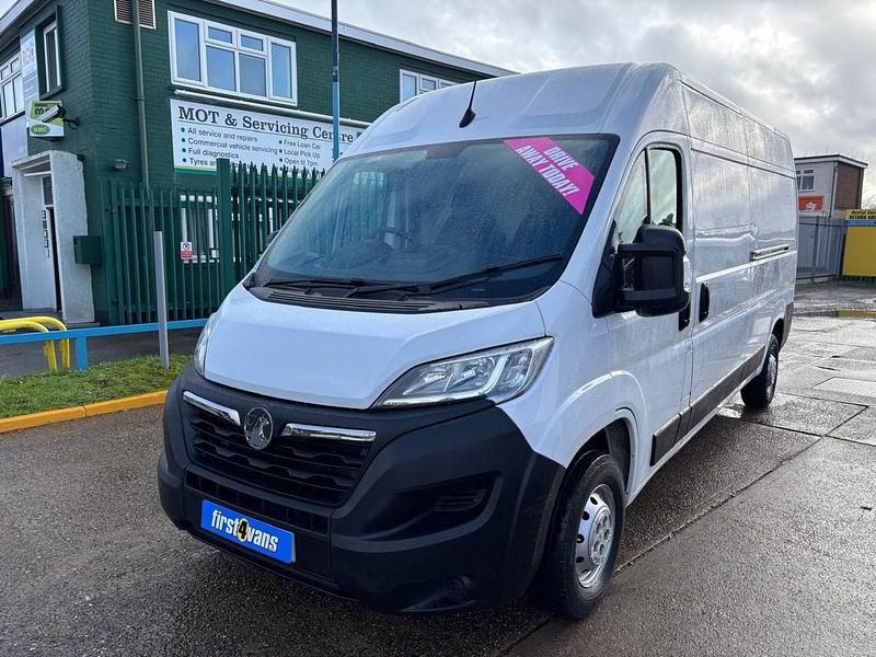 Used Vauxhall Movano 140 HP (102 kW) 2023 White MPV