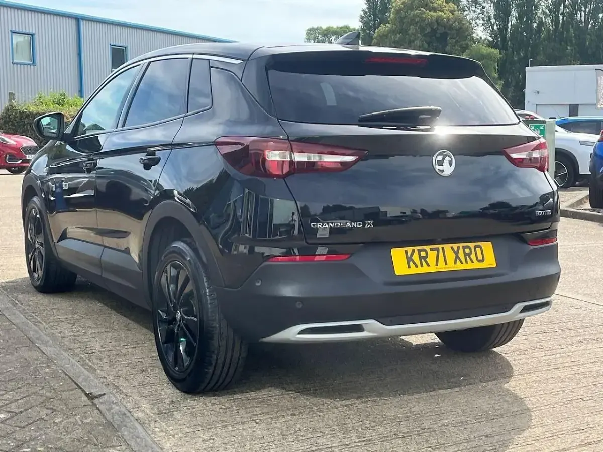 Used Vauxhall Grandland X SRi 128 HP (94 kW) 2021 Black SUV