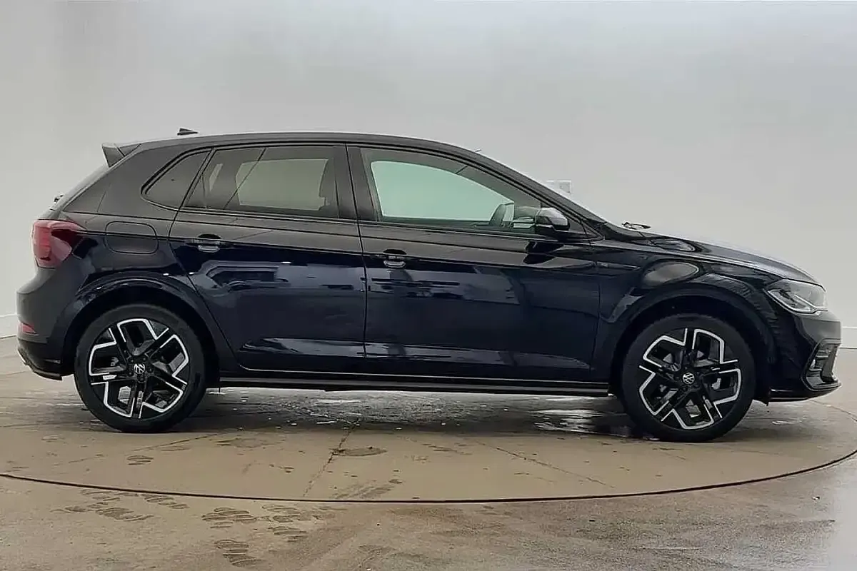 Begagnad VW Polo R-line 115 HK (84 kW) 2025 Svart Halvkombi
