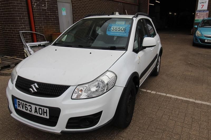 White Used 2013 Suzuki SX4 SZ3 Hatchback | £3,850 (Fair price) - Image 1/4