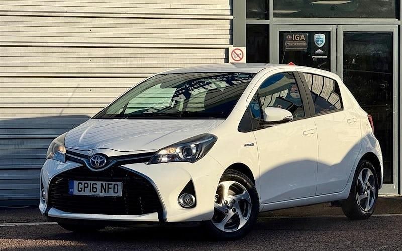 Used Toyota Yaris Hybrid 101 HP (74 kW) 2016 Hatchback