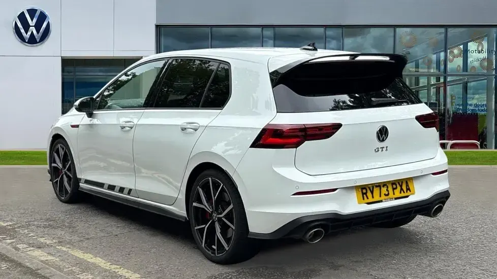 Used VW Golf VIII GTI Clubsport 300 HP (220 kW) 2023 Pure white Hatchback