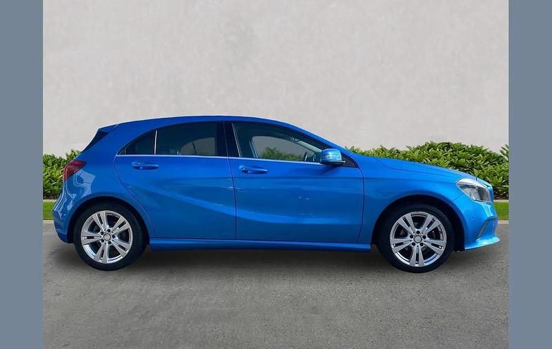Used Mercedes A180 Executive 109 HP (80 kW) 2017 Blue Hatchback