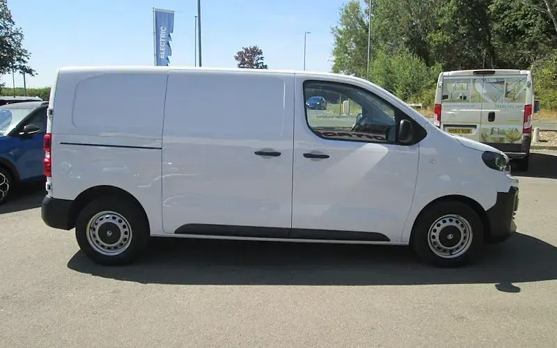 Used Citroën Dispatch 120 HP (88 kW) 2025 White MPV