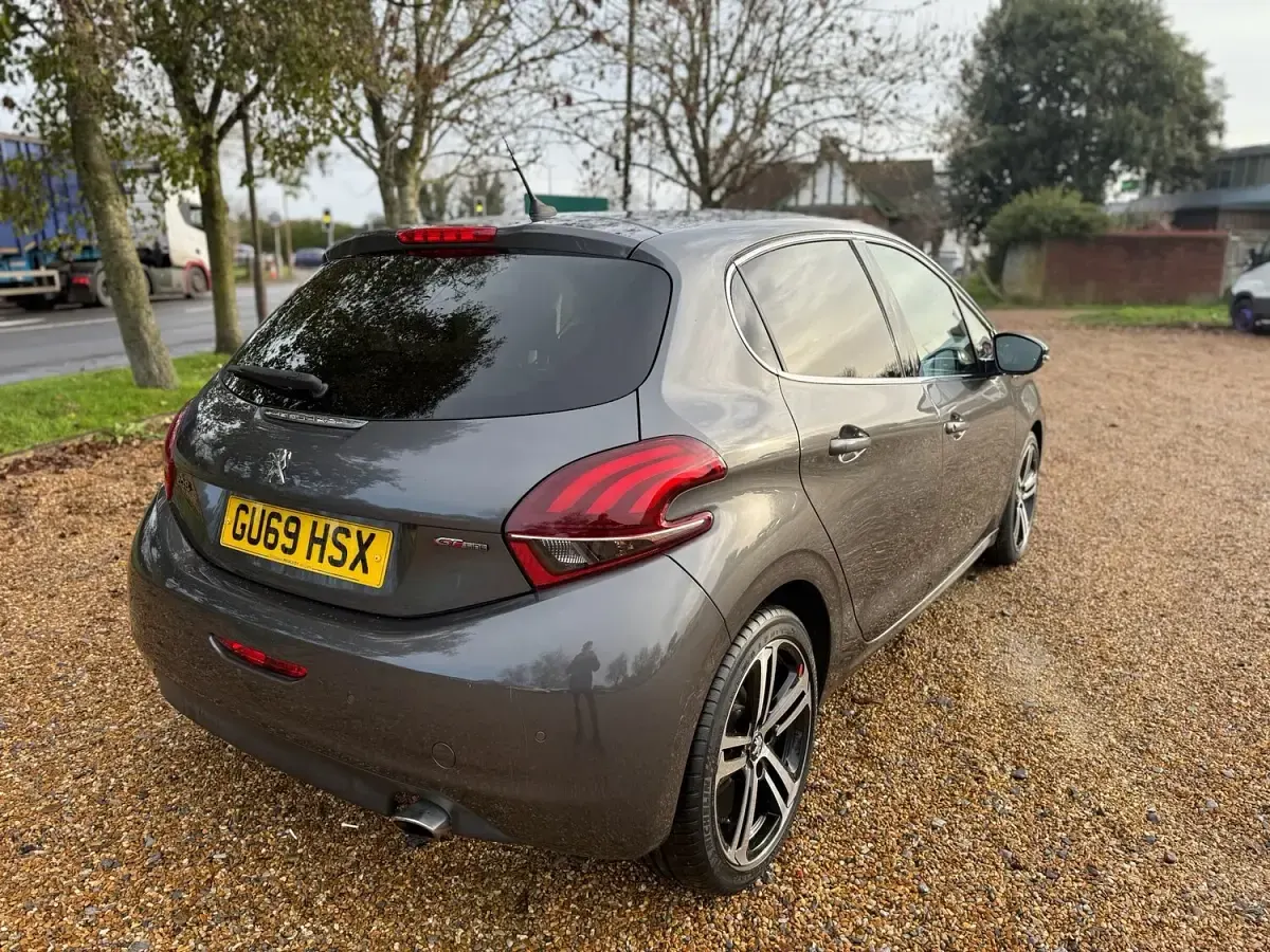 Used Peugeot 208 GT-line 100 HP (73 kW) 2019 Grey Hatchback