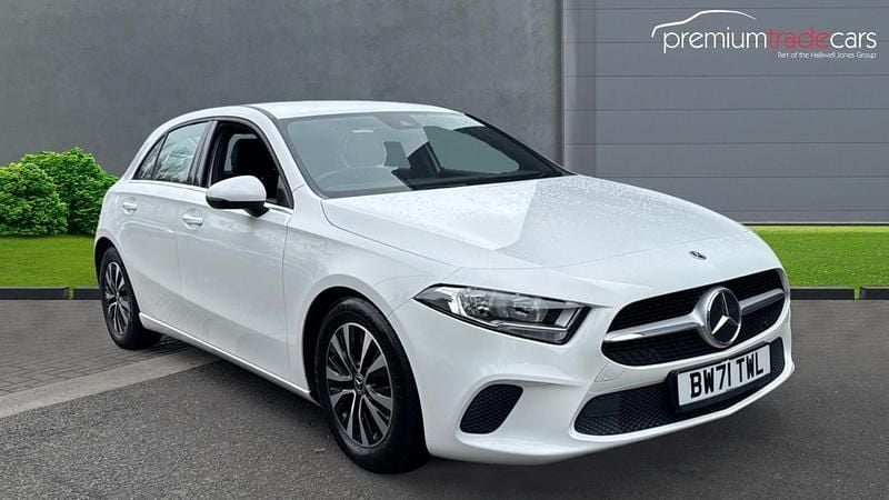 Used Mercedes A180 SE 136 HP (100 kW) 2021 White Hatchback