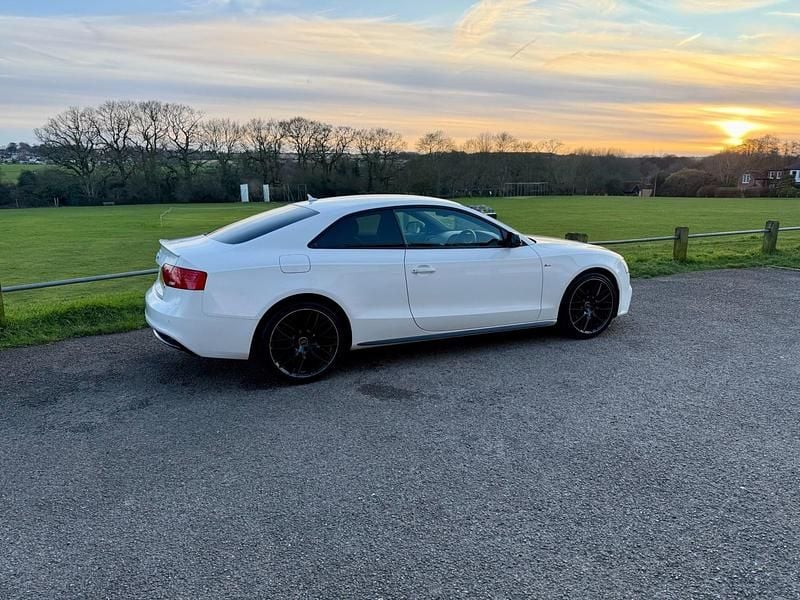 Used Audi A5 Black Edition 190 HP (139 kW) 2015 White Coupe