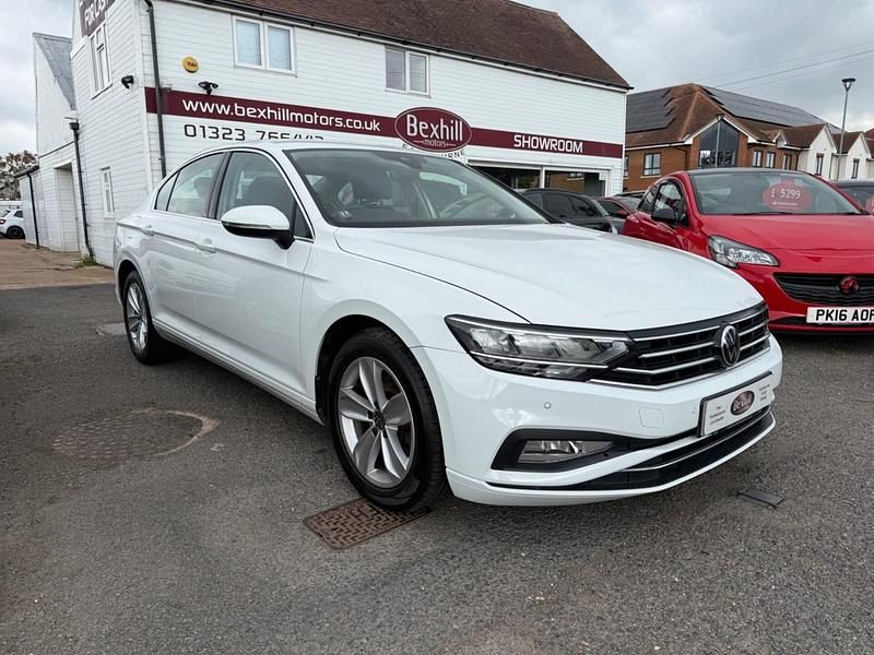 Used VW Passat SE 2020 White Sedan