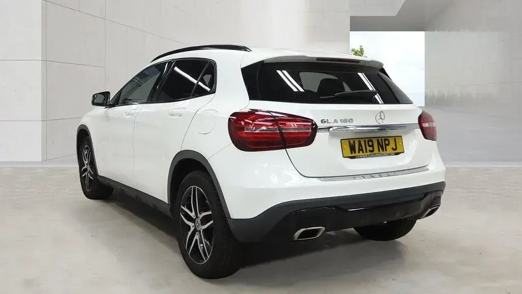 Usado Mercedes GLA180 Urban 122 HP (89 kW) 2019 Branco SUV