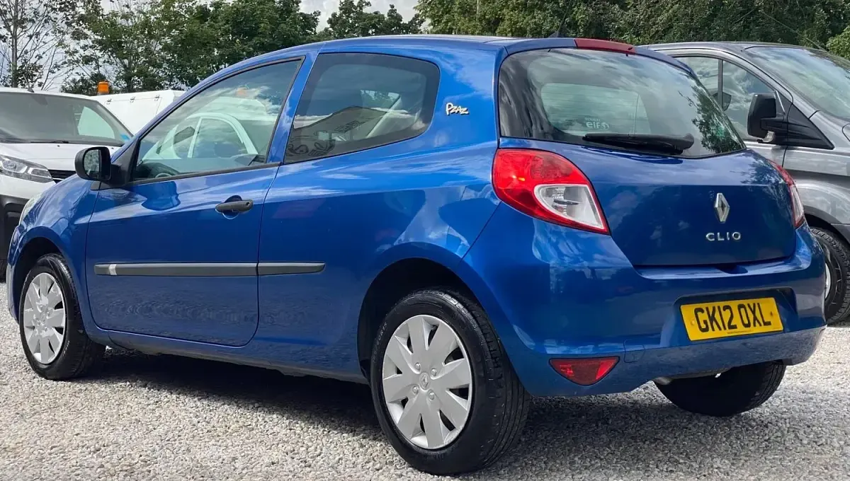 Used Renault Clio 73 HP (53 kW) 2012 Blue Hatchback