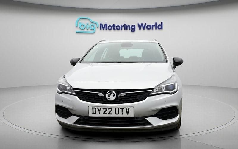 Used Vauxhall Astra Business Edition 122 HP (89 kW) 2021 Silver Estate