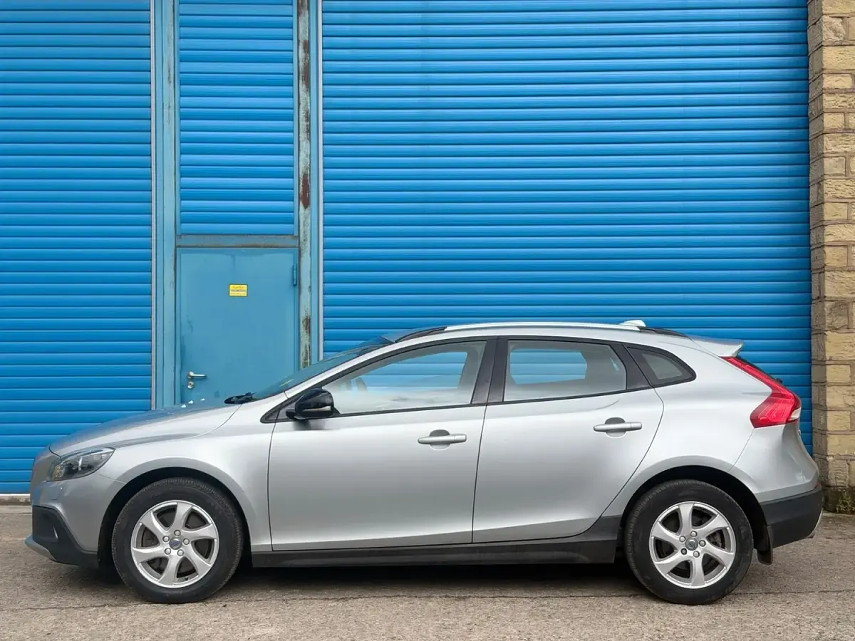 Used Volvo V40 SE 150 HP (110 kW) 2015 Silver Hatchback