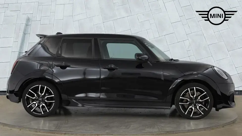 Used Mini Cooper Hatch 113 kW (154 HP) 2025 Black Hatchback