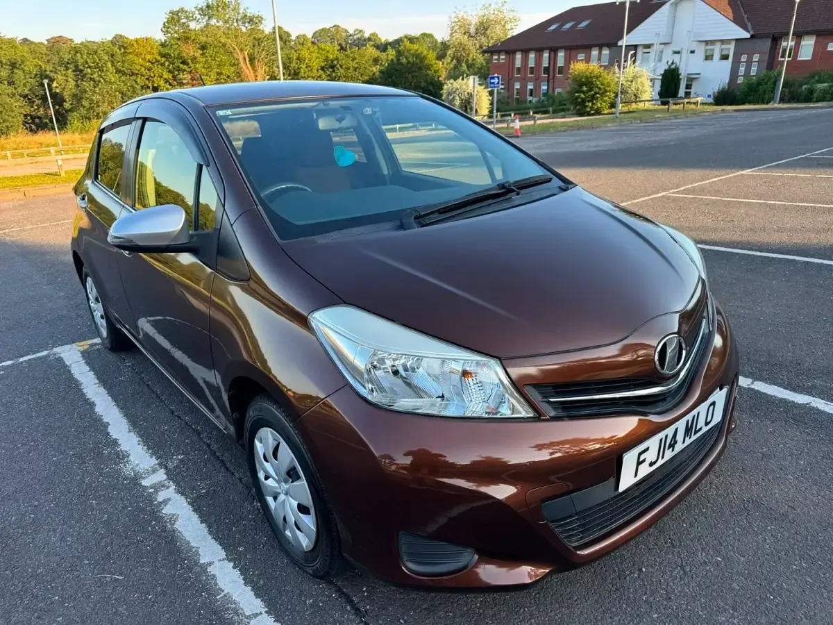 Used Toyota Yaris 2014 Brown Hatchback