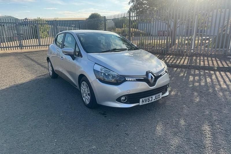 Used Renault Clio IV Expression+ 90 HP (66 kW) 2013 Silver Hatchback
