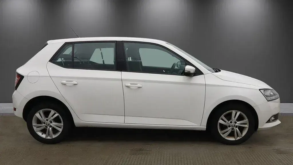 Used Skoda Fabia SE 60 HP (44 kW) 2020 White Hatchback