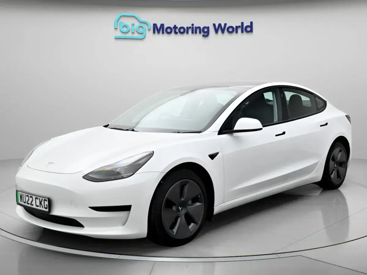 Used Tesla Model 3 Standard Range Plus 239 kW (325 HP) 2022 White Sedan