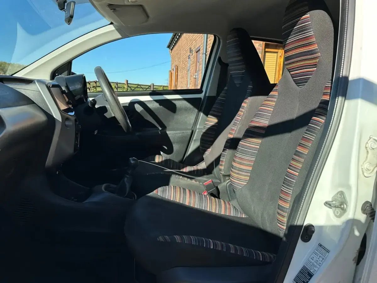 Usado Citroën C1 Feel 68 CV (50 kW) 2014 Blanco Utilitario