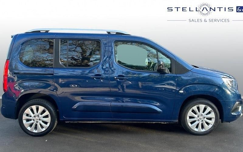 Used Vauxhall Combo Elite 131 HP (96 kW) 2021 MPV