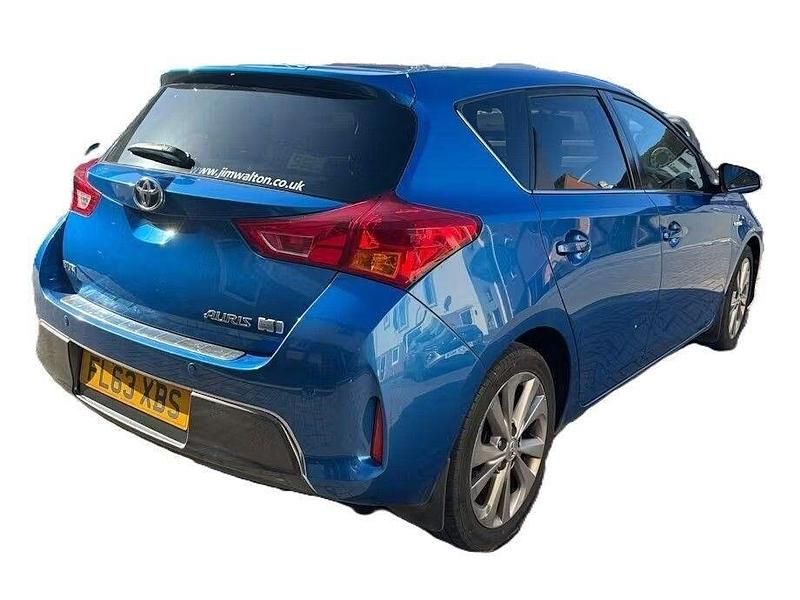 Used Toyota Auris Hybrid 136 HP (100 kW) 2013 Blue Hatchback