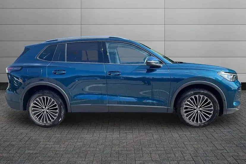 Used VW Tiguan Match 148 HP (108 kW) 2024 Nightshade blue SUV