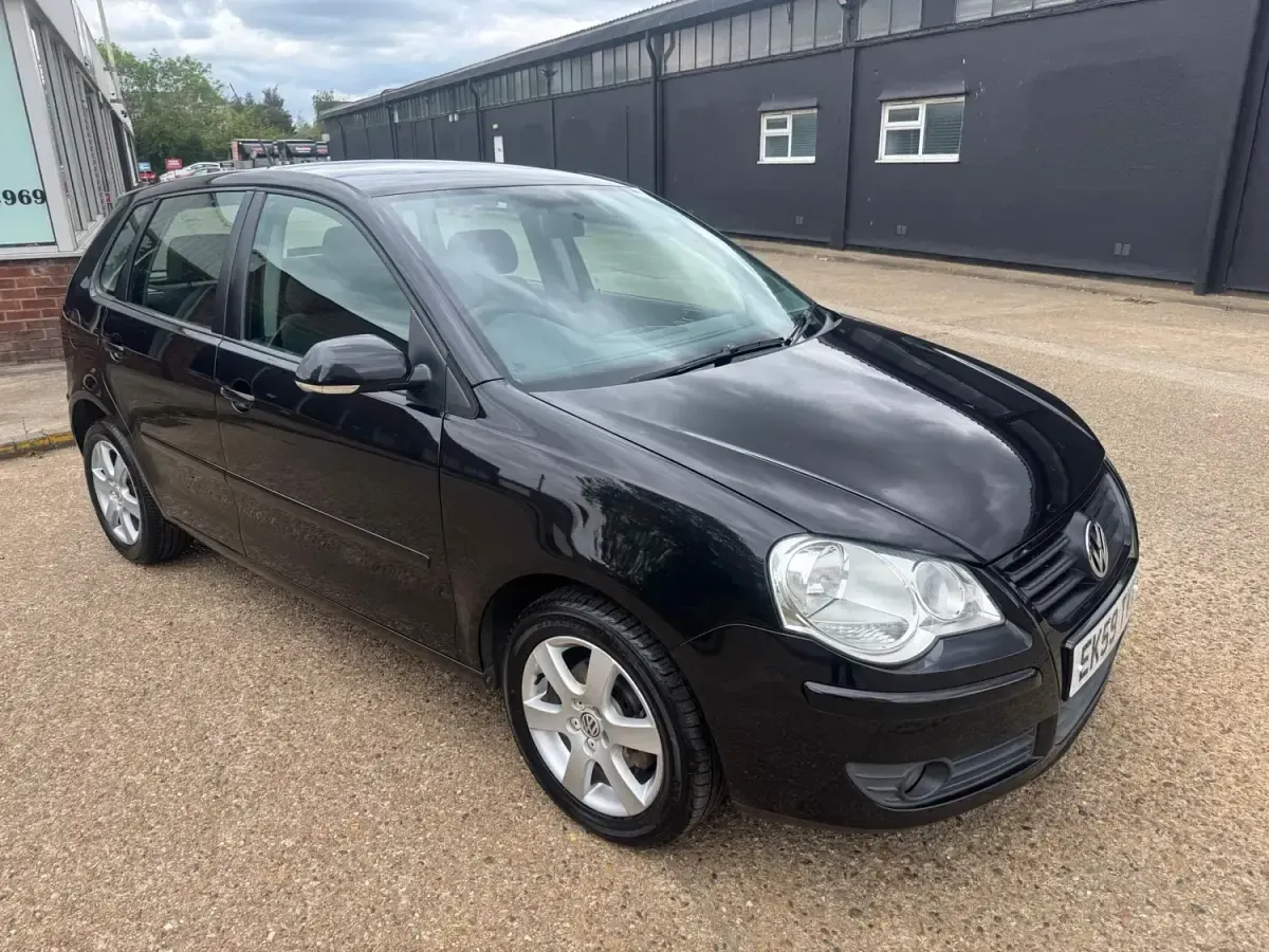 Begagnad VW Polo Match 70 HK (51 kW) 2009 Svart Halvkombi