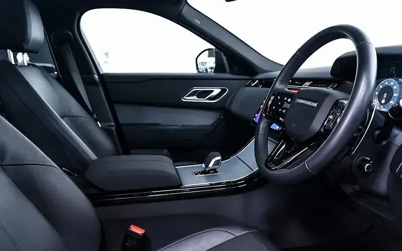 Used Land Rover Range Rover Velar S 204 HP (150 kW) 2024 Blue SUV